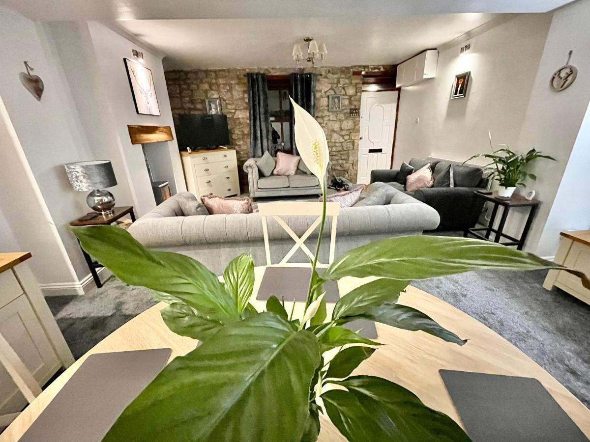 Traditional Cosy Pet Friendly Cottage By The Canal With Cymru Holidays Cwmbran Exterior photo