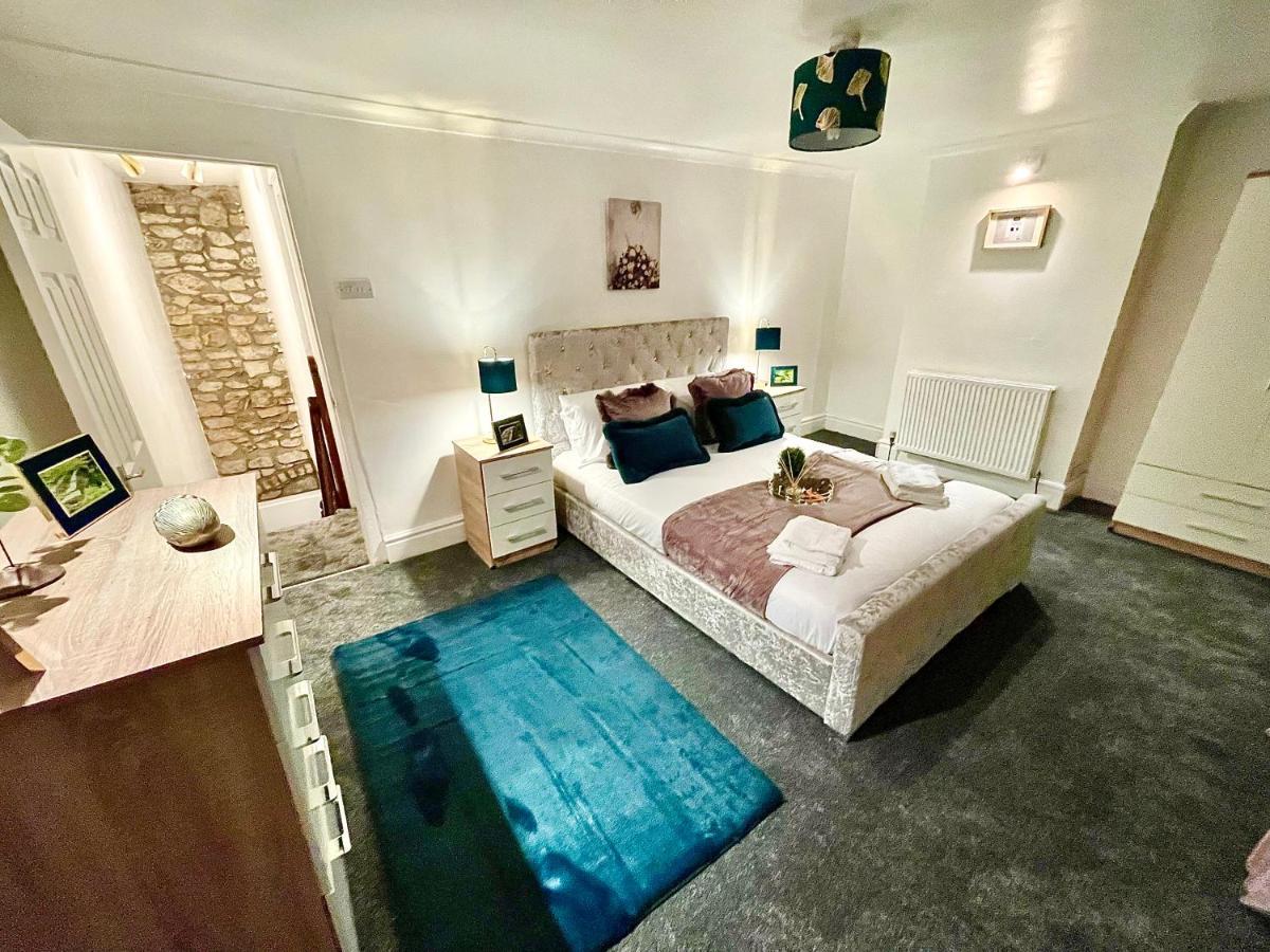 Traditional Cosy Pet Friendly Cottage By The Canal With Cymru Holidays Cwmbran Exterior photo