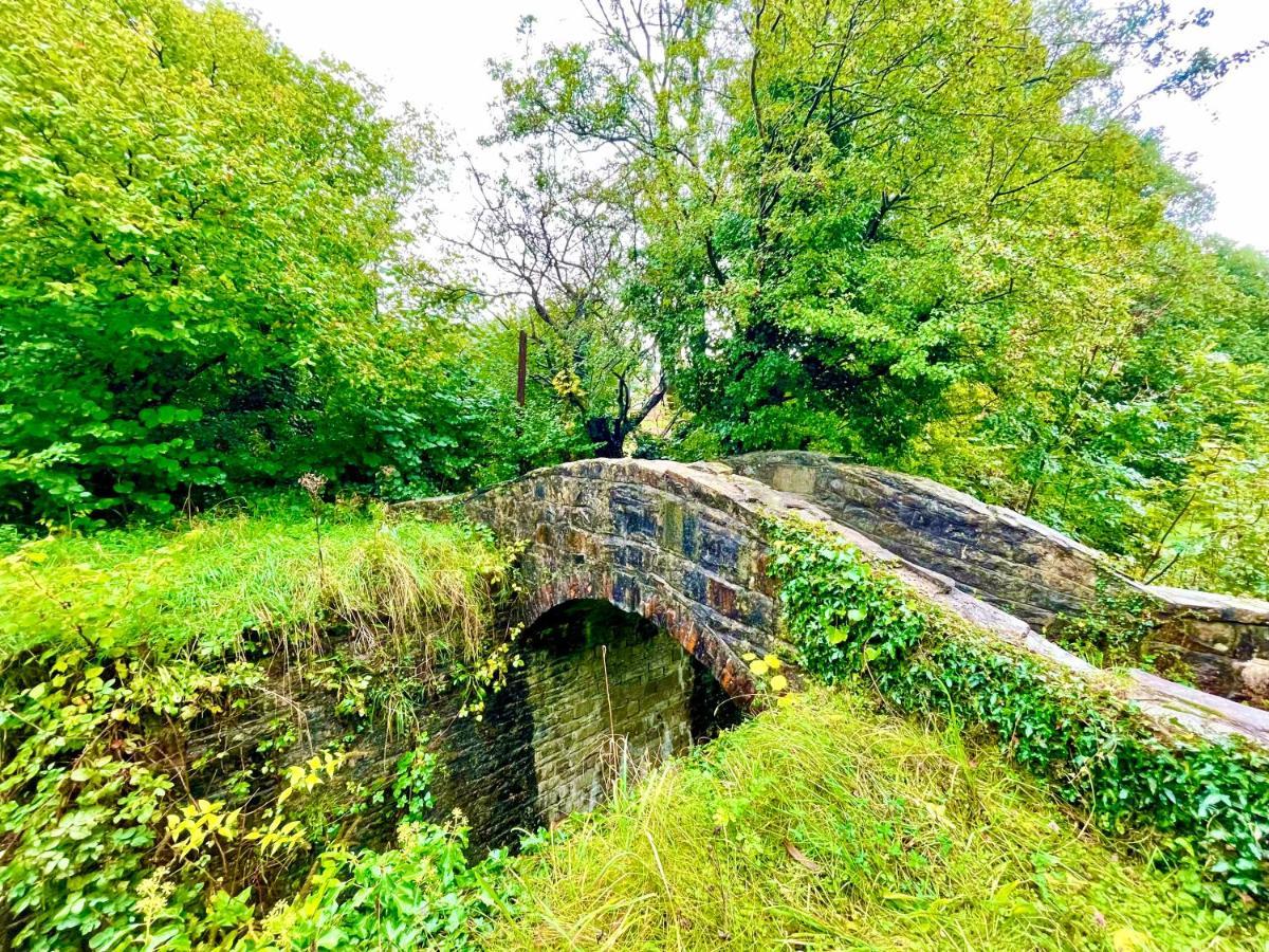 Traditional Cosy Pet Friendly Cottage By The Canal With Cymru Holidays Cwmbran Exterior photo